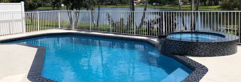 Schwimmbecken-Bau: Fertigpools in Terrasse eingelassen